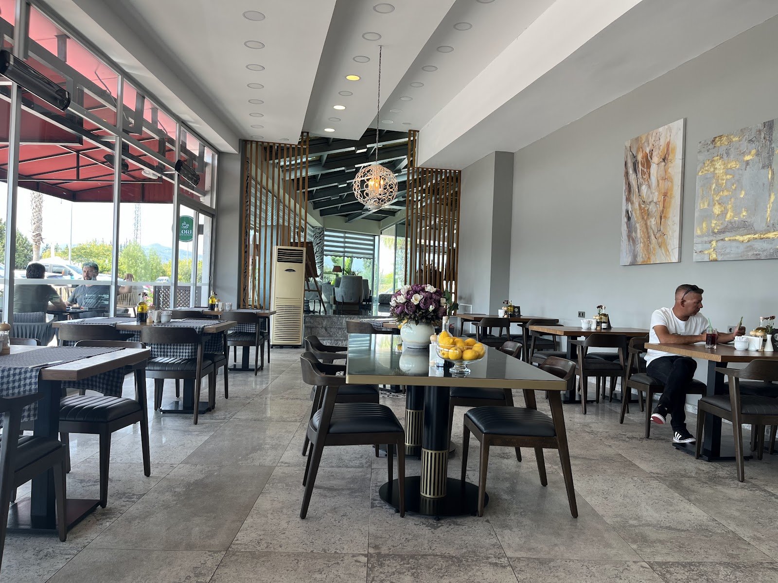 Gloria Caffe & Bistro