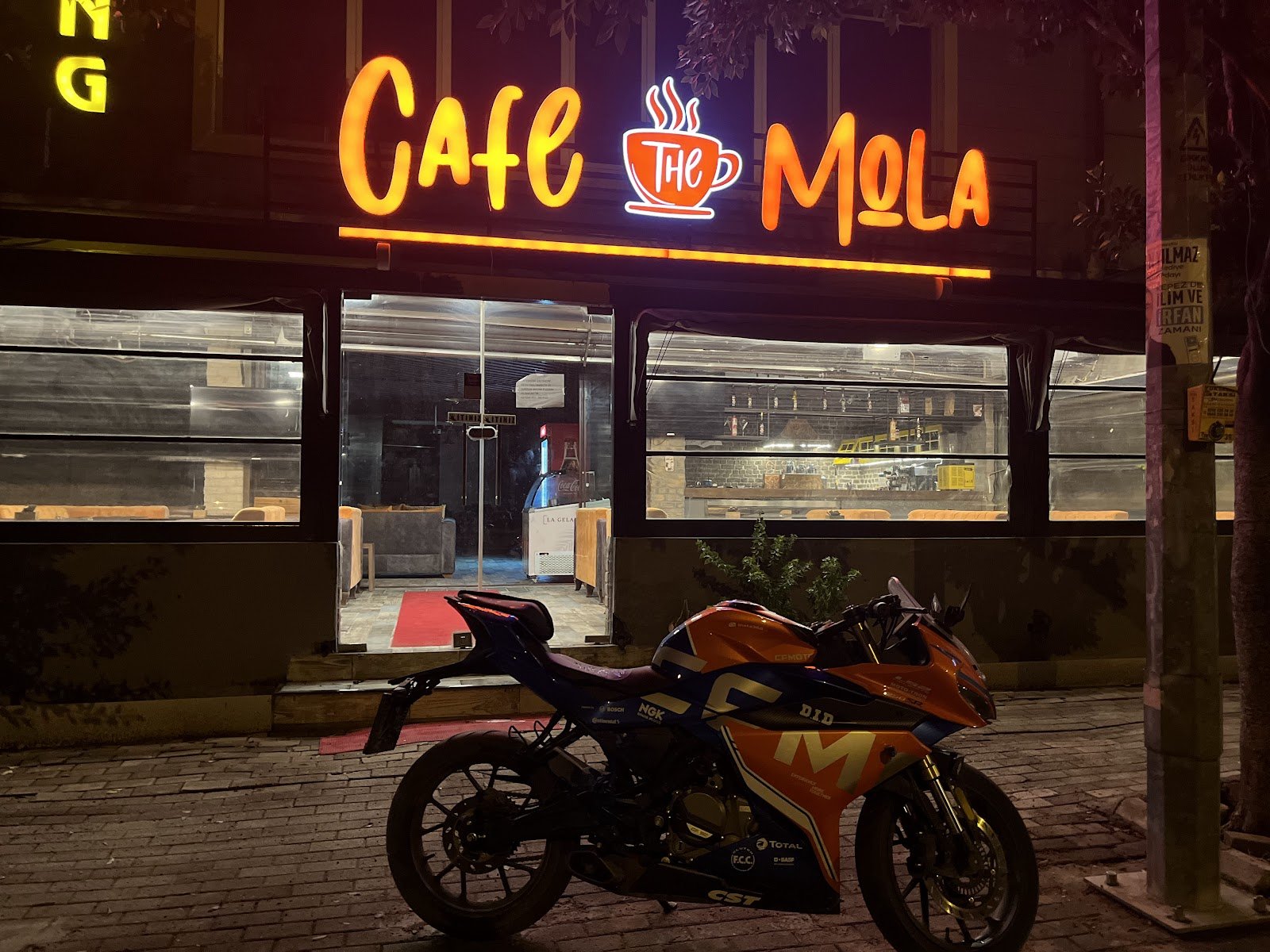 Cafe Mola